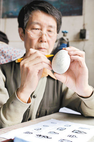 ทึ่ง! ศิลปินจีนแกะสลักเปลือกไข่ฝีมือประณีตขั้นเทพ