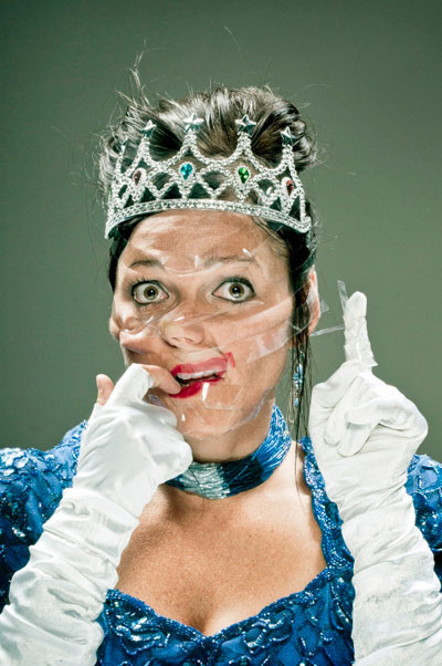 ช่างภาพผุดไอเดียเก๋ ใช้สก็อตเทปพันหน้า แชะภาพสุดล้ำ