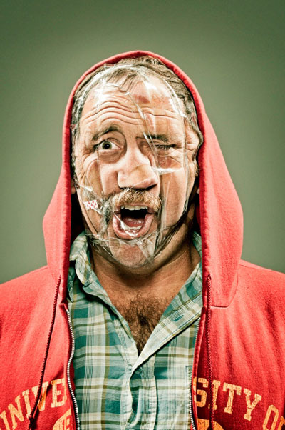 ช่างภาพผุดไอเดียเก๋ ใช้สก็อตเทปพันหน้า แชะภาพสุดล้ำ