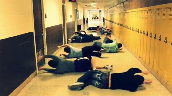 ชาวเน็ตแห่ถ่ายคลิป เทรนด์ใหม่ล่าสุด Hallway Swimming