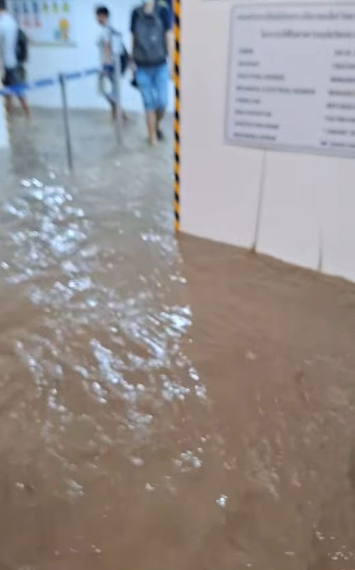น้ำท่วม MRT สถานีศูนย์วัฒนธรรม น้ำท่วม MRT สถานีศูนย์วัฒนธรรม