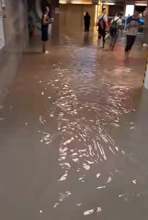 น้ำท่วม MRT สถานีศูนย์วัฒนธรรม น้ำท่วม MRT สถานีศูนย์วัฒนธรรม