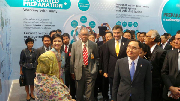 ยิ่งลักษณ์ ชินวัตร ยิ่งลักษณ์ ชินวัตร