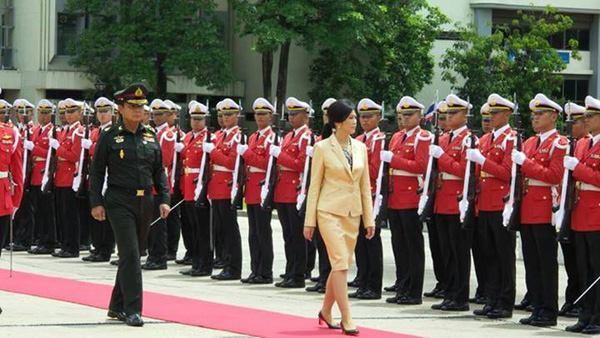 ยิ่งลักษณ์ ชินวัตร ยิ่งลักษณ์ ชินวัตร