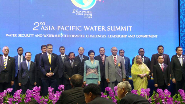 ยิ่งลักษณ์ ชินวัตร ยิ่งลักษณ์ ชินวัตร