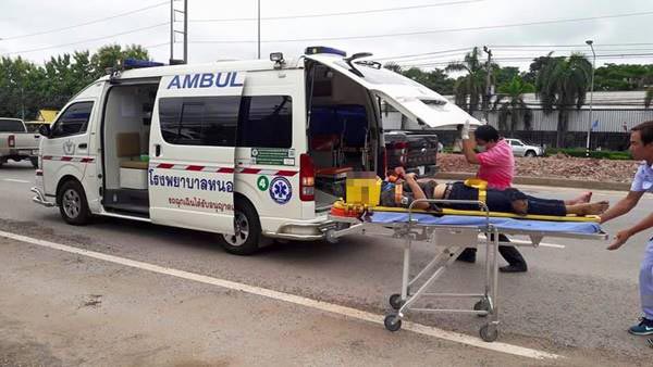 รถพ่วงจอดอยู่ข้างทาง เจอมอเตอร์ไซค์ซิ่งชนท้าย-คนขี่เจ็บสาหัส รถพ่วงจอดอยู่ข้างทาง เจอมอเตอร์ไซค์ซิ่งชนท้าย-คนขี่เจ็บสาหัส