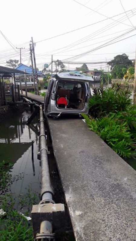 รถตู้ขับตามทางระบบ GPS รถตู้ขับตามทางระบบ GPS