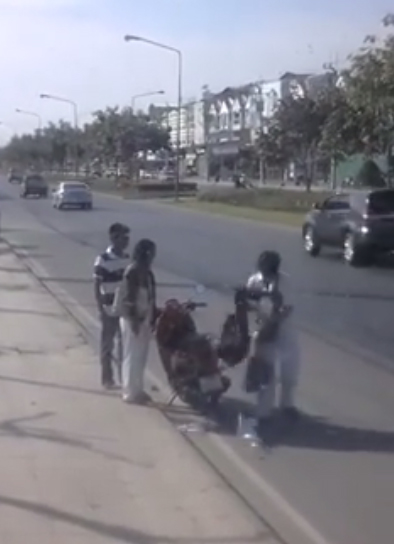 โซเชียลชื่นชมหนุ่มใจหล่อ เข้าช่วยผู้หญิงถูกแฟนทำร้าย โซเชียลชื่นชมหนุ่มใจหล่อ เข้าช่วยผู้หญิงถูกแฟนทำร้าย