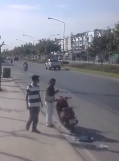 โซเชียลชื่นชมหนุ่มใจหล่อ เข้าช่วยผู้หญิงถูกแฟนทำร้าย โซเชียลชื่นชมหนุ่มใจหล่อ เข้าช่วยผู้หญิงถูกแฟนทำร้าย