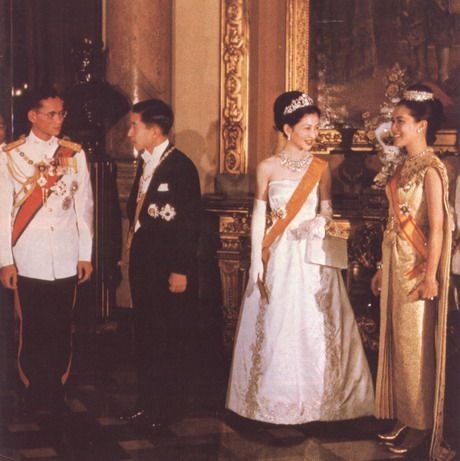 ในหลวง รัชกาลที่ 9 ในหลวง รัชกาลที่ 9