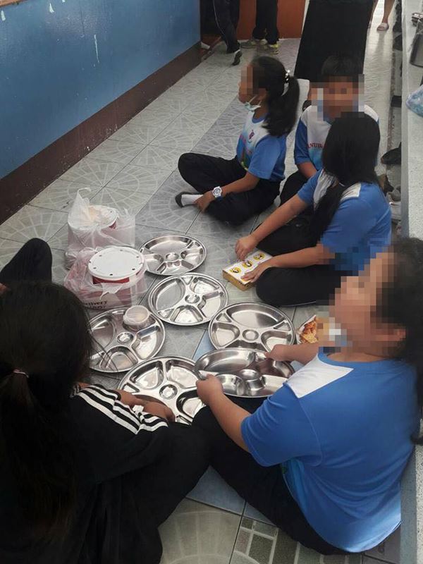 ทำข้าวบูดให้เด็กกิน ทำข้าวบูดให้เด็กกิน