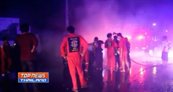 เบนซ์หลุดโค้งชนเสาไฟฟ้า เพลิงลุกไหม้ถูกคลอกดับคารถ เบนซ์หลุดโค้งชนเสาไฟฟ้า เพลิงลุกไหม้ถูกคลอกดับคารถ