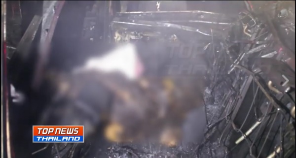 เบนซ์หลุดโค้งชนเสาไฟฟ้า เพลิงลุกไหม้ถูกคลอกดับคารถ เบนซ์หลุดโค้งชนเสาไฟฟ้า เพลิงลุกไหม้ถูกคลอกดับคารถ