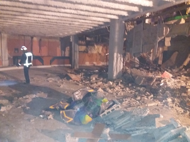 ฟลอร์เต้นถล่มยุบตัว ฟลอร์เต้นถล่มยุบตัว