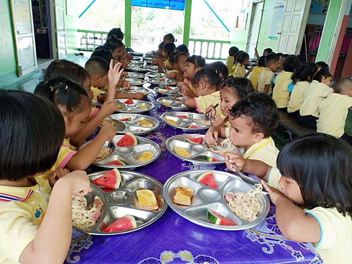 อาหารกลางวัน อาหารกลางวัน