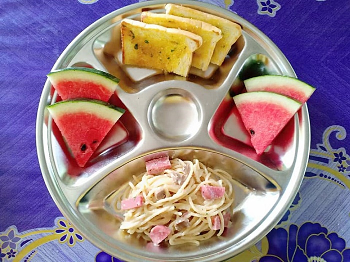 อาหารกลางวัน อาหารกลางวัน