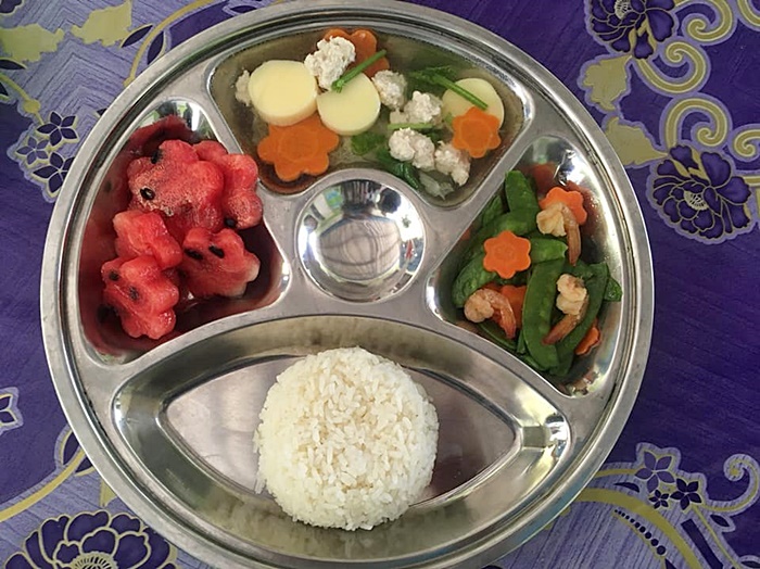 อาหารกลางวัน อาหารกลางวัน