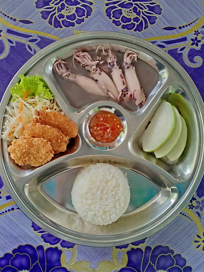 อาหารกลางวัน อาหารกลางวัน