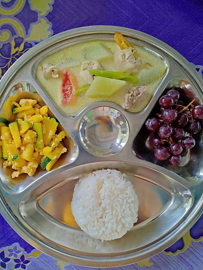 อาหารกลางวัน อาหารกลางวัน