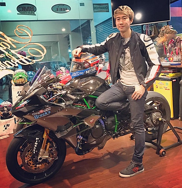 เบนซ์ เรซซิ่ง เบนซ์ เรซซิ่ง