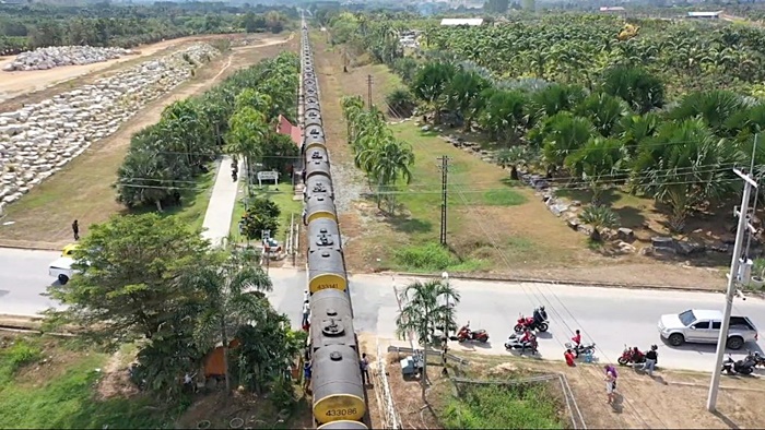 รถไฟบรรทุกสินค้าน้ำมันดิบ รถไฟบรรทุกสินค้าน้ำมันดิบ
