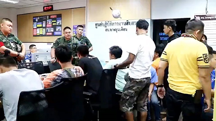 โจ๋งานบวชถล่ม รร.วัดสิงห์ โจ๋งานบวชถล่ม รร.วัดสิงห์