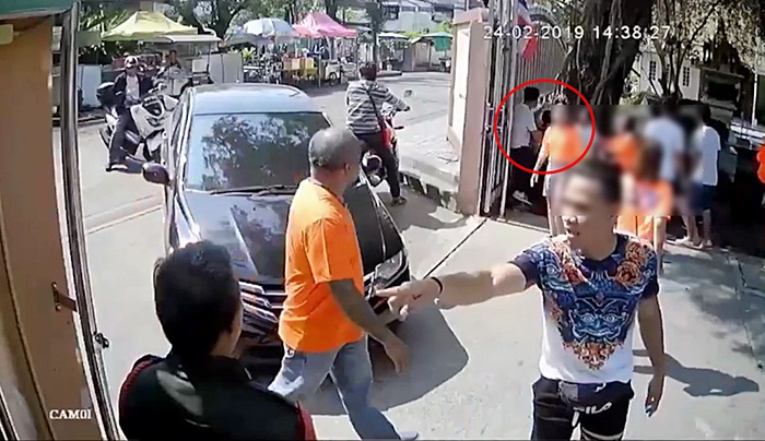 แก๊งงานบวช ถล่มมัธยมวัดสิงห์ แก๊งงานบวช ถล่มมัธยมวัดสิงห์