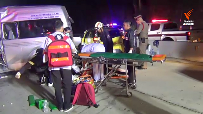 รถตู้พุ่งชนท้ายสิบล้อ รถตู้พุ่งชนท้ายสิบล้อ