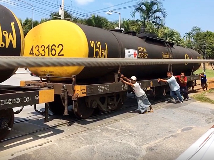 รถไฟบรรทุกสินค้าน้ำมันดิบ รถไฟบรรทุกสินค้าน้ำมันดิบ