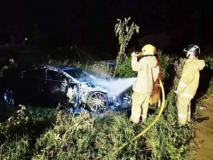 เผารถ เผารถ