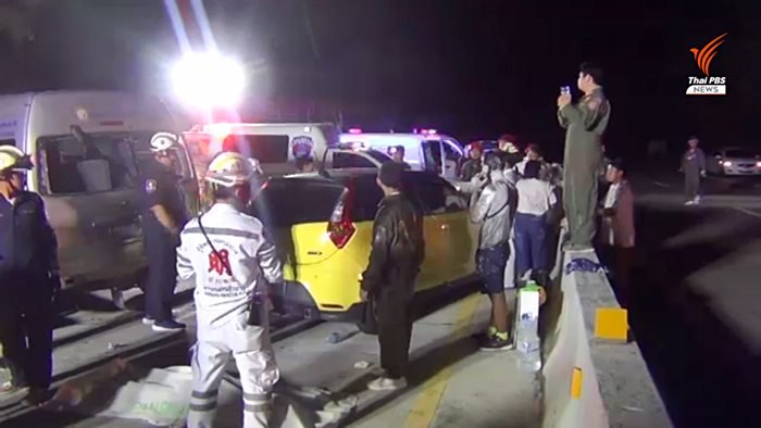 รถตู้พุ่งชนท้ายสิบล้อ รถตู้พุ่งชนท้ายสิบล้อ