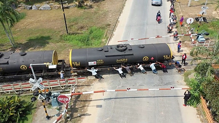 รถไฟบรรทุกสินค้าน้ำมันดิบ รถไฟบรรทุกสินค้าน้ำมันดิบ