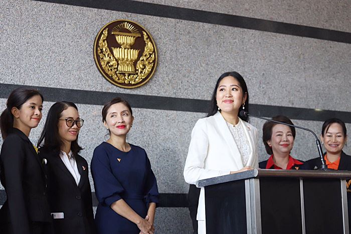 ช่อ พรรณิการ์ ช่อ พรรณิการ์