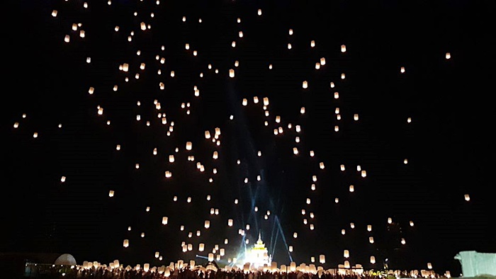 โคมยี่เป็ง โคมยี่เป็ง