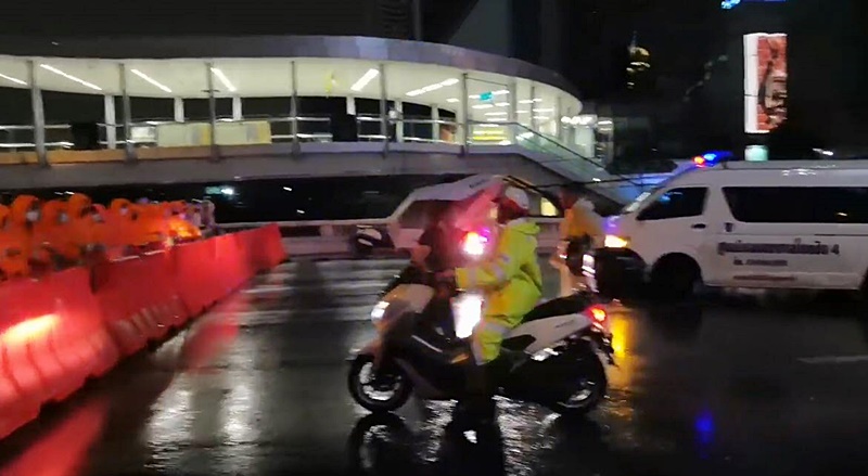 ตำรวจแจง ขวางรถพยาบาล ตำรวจแจง ขวางรถพยาบาล