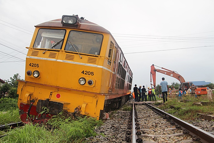 รถไฟ ตกราง รถไฟ ตกราง