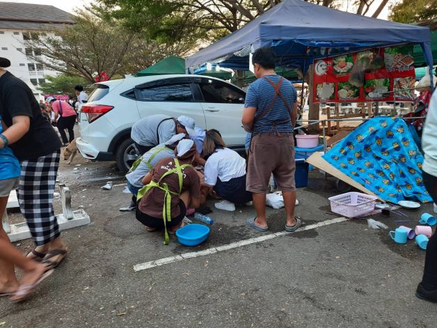 ขับเก๋งทะลุตลาด ขับเก๋งทะลุตลาด