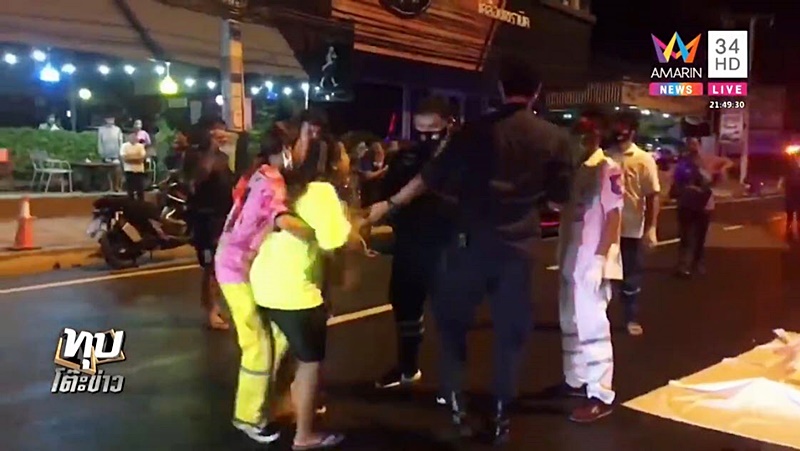 คู่เด็กชาย-หญิงขี่รถล้ม โดนเก๋งชนดับ คู่เด็กชาย-หญิงขี่รถล้ม โดนเก๋งชนดับ