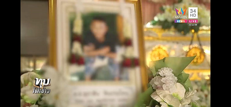 คู่เด็กชาย-หญิงขี่รถล้ม โดนเก๋งชนดับ คู่เด็กชาย-หญิงขี่รถล้ม โดนเก๋งชนดับ