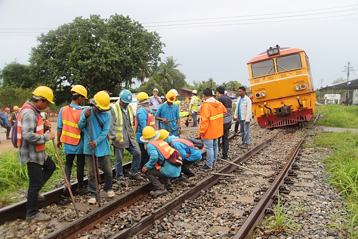 รถไฟ ตกราง รถไฟ ตกราง