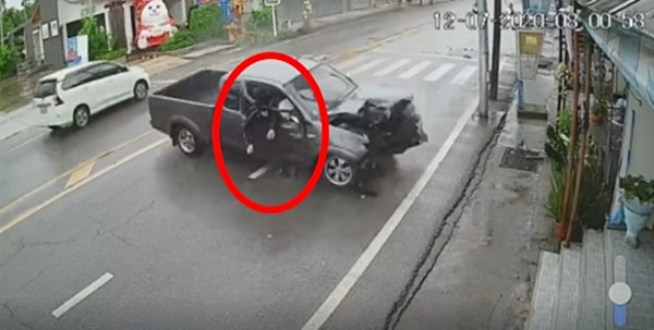 แซงไม่สนถนนลิ่น แซงไม่สนถนนลิ่น