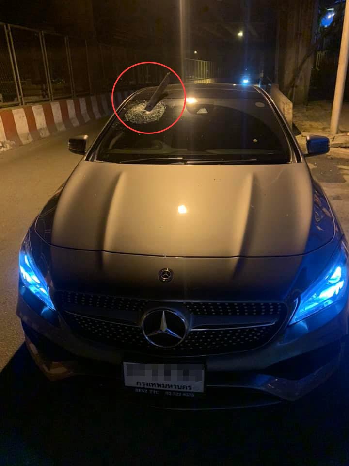 ท่อนเหล็กใหญ่ หล่นใส่ ท่อนเหล็กใหญ่ หล่นใส่