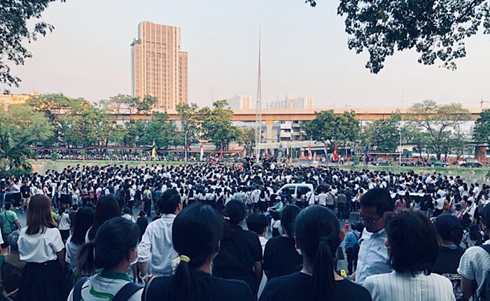 นักศึกษา รวมตัวกันแสดงพลังสนับสนุนประชาธิปไตย นักศึกษา รวมตัวกันแสดงพลังสนับสนุนประชาธิปไตย