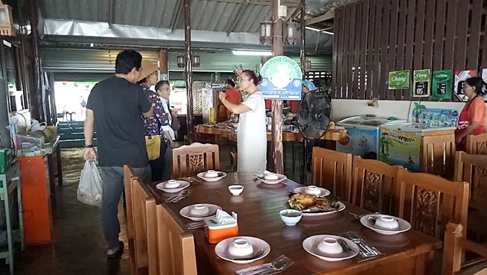 เจ้าของร้านซีฟู้ด โดนหลอกสั่งอาหาร เจ้าของร้านซีฟู้ด โดนหลอกสั่งอาหาร