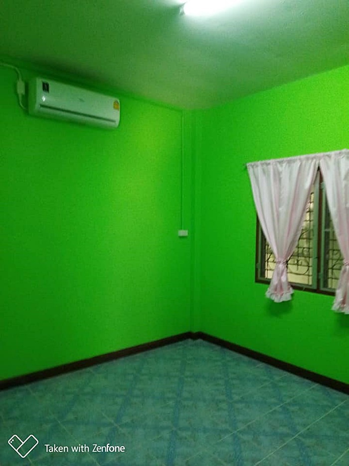 บ้านสีเขียวอ่อน บ้านสีเขียวอ่อน
