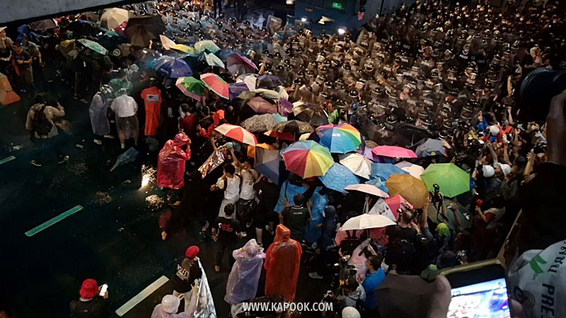 ม็อบประท้วง ม็อบประท้วง