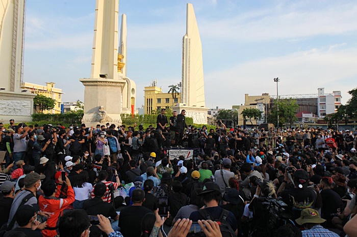 ดร.เสรี ซัด เยาวชนปลดแอก ดร.เสรี ซัด เยาวชนปลดแอก