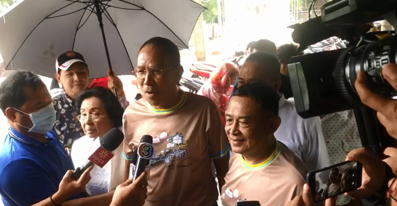 ปล่อยตัว วิภูแถลง - พายัพ แกนนำ นปช. ปล่อยตัว วิภูแถลง - พายัพ แกนนำ นปช.