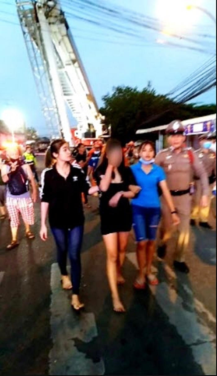 ปีนเสาไฟ ปีนเสาไฟ