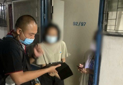 2 สาวแก๊งโกงไอโฟน 2 สาวแก๊งโกงไอโฟน